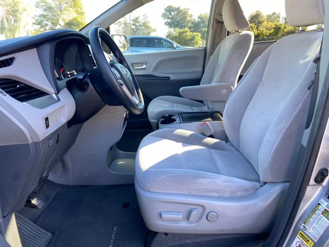 Image 8 of 2015 TOYOTA SIENNA
