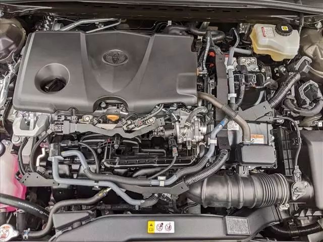 2022 TOYOTA CAMRY HYBRID SE SEDAN 4D