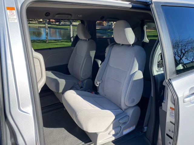 Image 10 of 2015 TOYOTA SIENNA