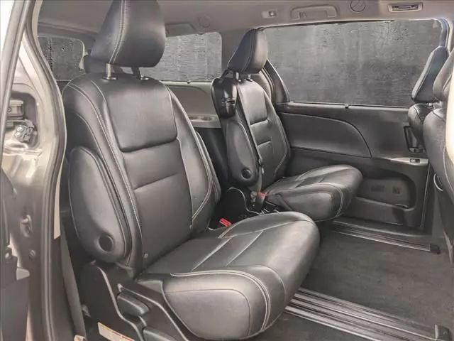 2016 TOYOTA SIENNA SE MINIVAN 4D