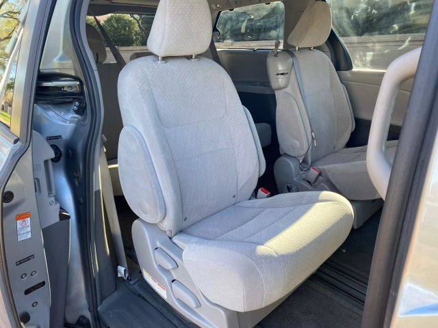 Image 9 of 2015 TOYOTA SIENNA