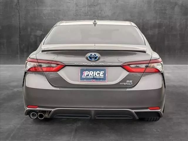 2022 TOYOTA CAMRY HYBRID SE SEDAN 4D