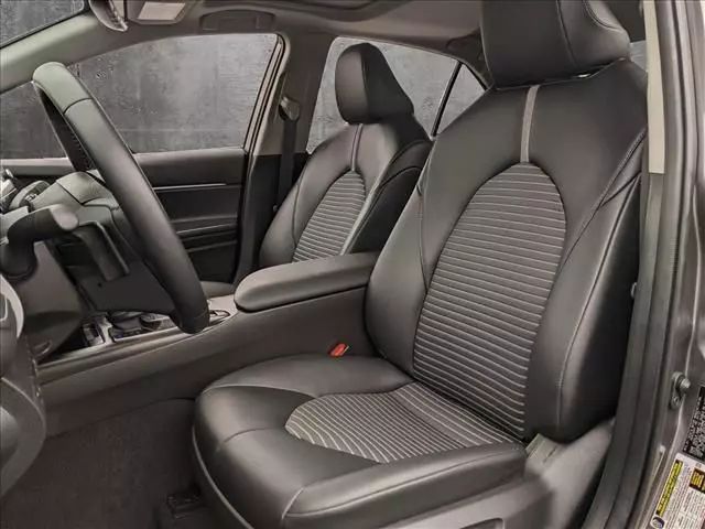 2022 TOYOTA CAMRY HYBRID SE SEDAN 4D