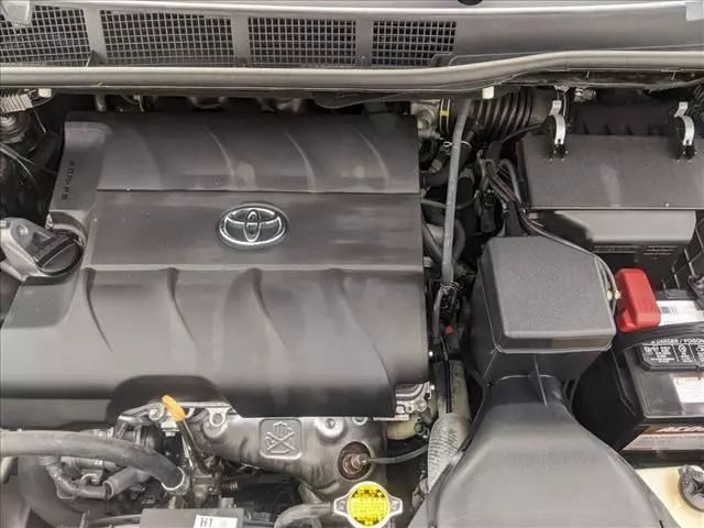 2016 TOYOTA SIENNA SE MINIVAN 4D