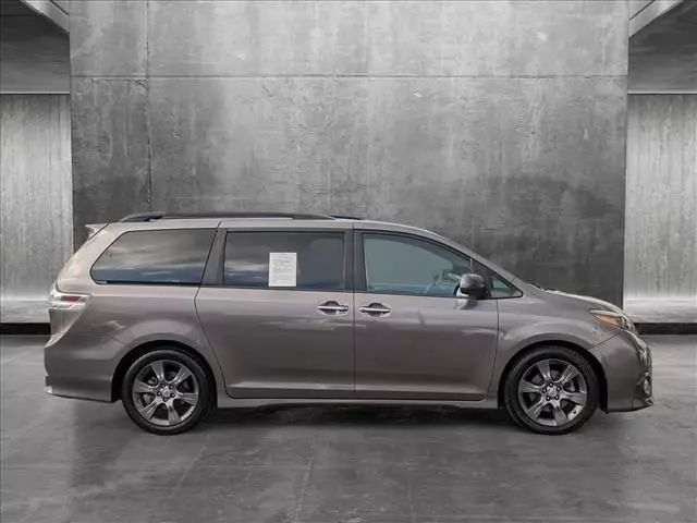 2016 TOYOTA SIENNA SE MINIVAN 4D