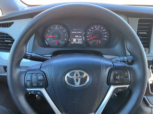 Image 6 of 2015 TOYOTA SIENNA