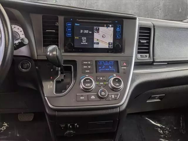 2016 TOYOTA SIENNA SE MINIVAN 4D