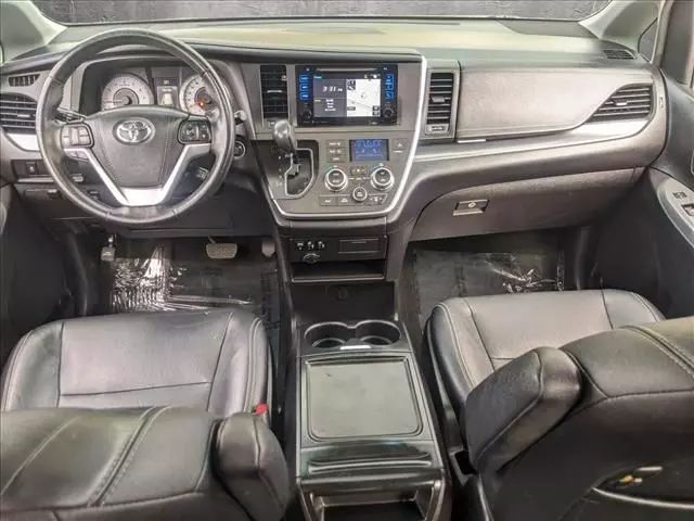 2016 TOYOTA SIENNA SE MINIVAN 4D
