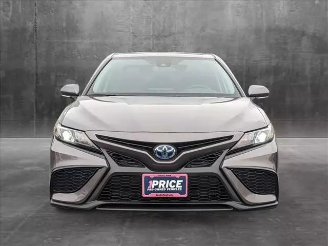 2022 TOYOTA CAMRY HYBRID SE SEDAN 4D