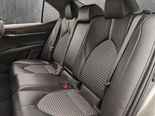 2022 TOYOTA CAMRY HYBRID SE SEDAN 4D