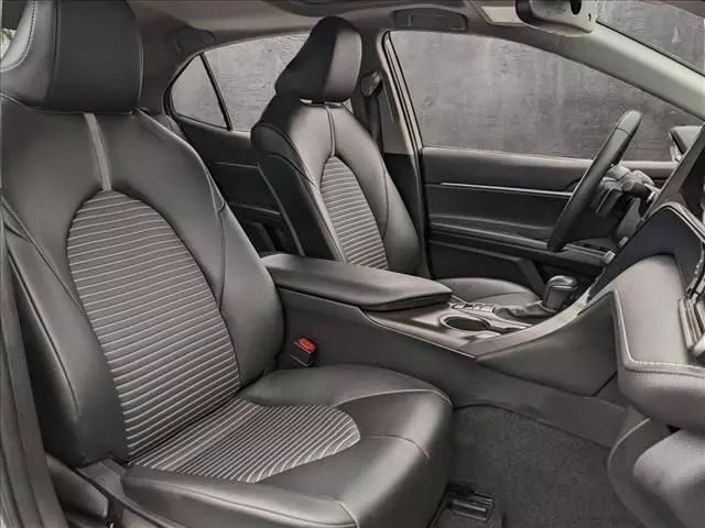 2022 TOYOTA CAMRY HYBRID SE SEDAN 4D
