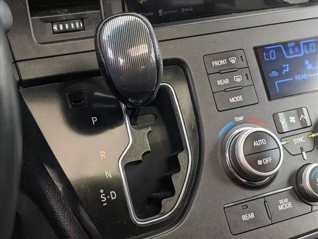 2016 TOYOTA SIENNA SE MINIVAN 4D