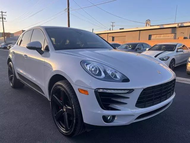 2018 PORSCHE MACAN