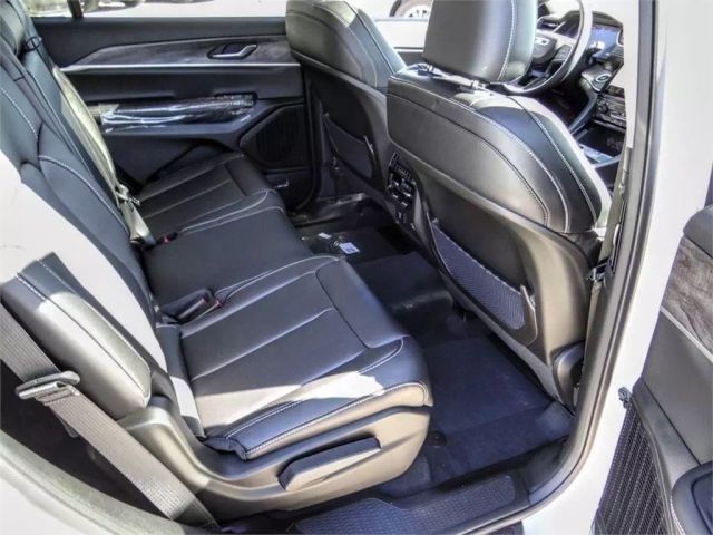 2023 JEEP GRAND CHEROKEE L LIMITED SPORT UTILITY 4D