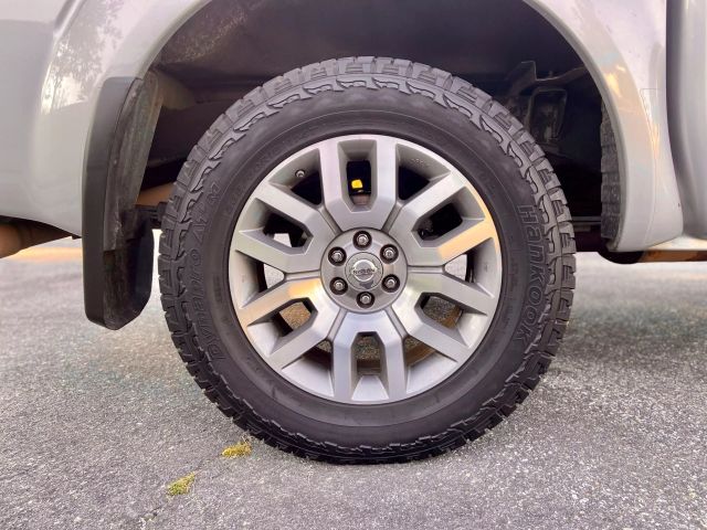 2010 NISSAN FRONTIER CREW CAB LE PICKUP 4D 5 FT