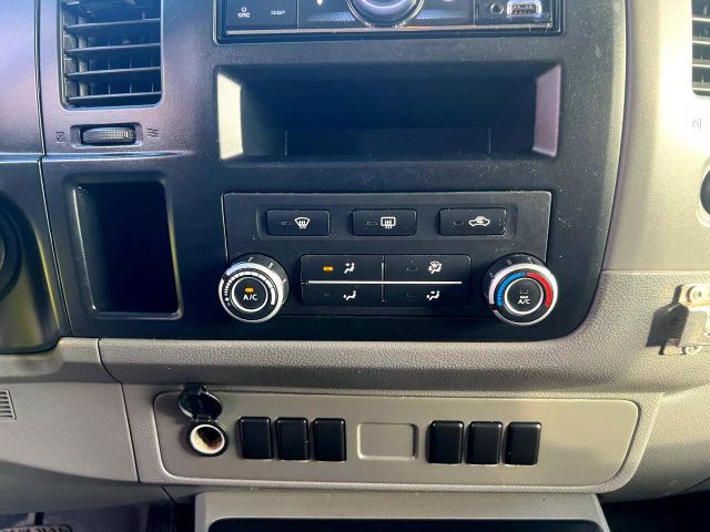 2016 NISSAN NV3500 HD PASSENGER SV VAN 3D