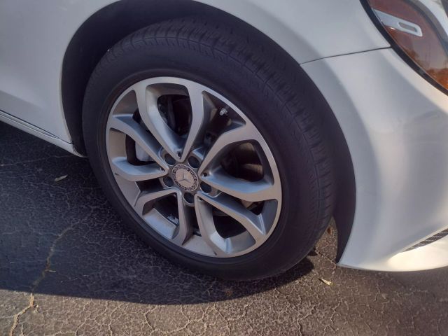 Year}} MERCEDES-BENZ C-CLASS SEDAN WHITE AUTOMATIC - Elite Automall LLC in Tavares,FL,28.81693, -81.72783
