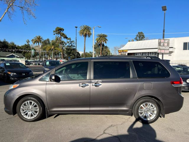 2013 TOYOTA SIENNA XLE MINIVAN 4D