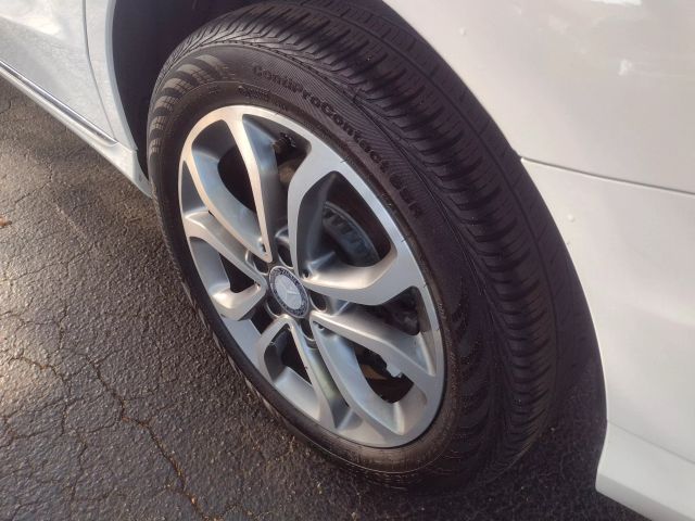 Year}} MERCEDES-BENZ C-CLASS SEDAN WHITE AUTOMATIC - Elite Automall LLC in Tavares,FL,28.81693, -81.72783
