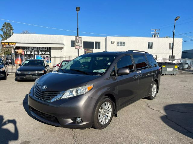 2013 TOYOTA SIENNA XLE MINIVAN 4D