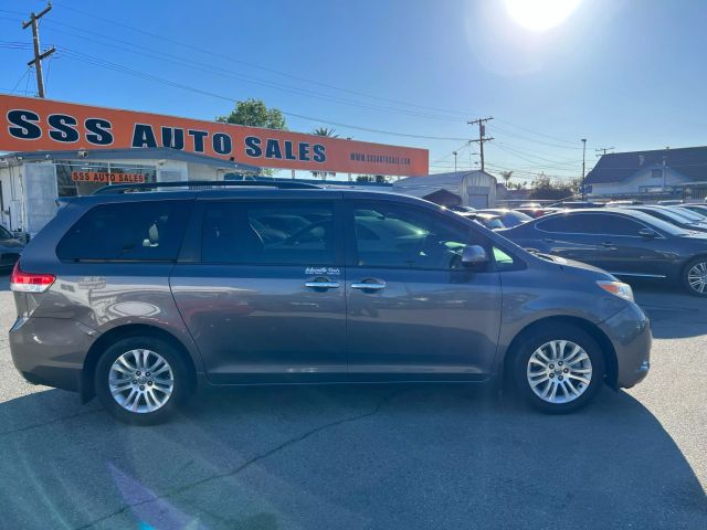 2013 TOYOTA SIENNA XLE MINIVAN 4D