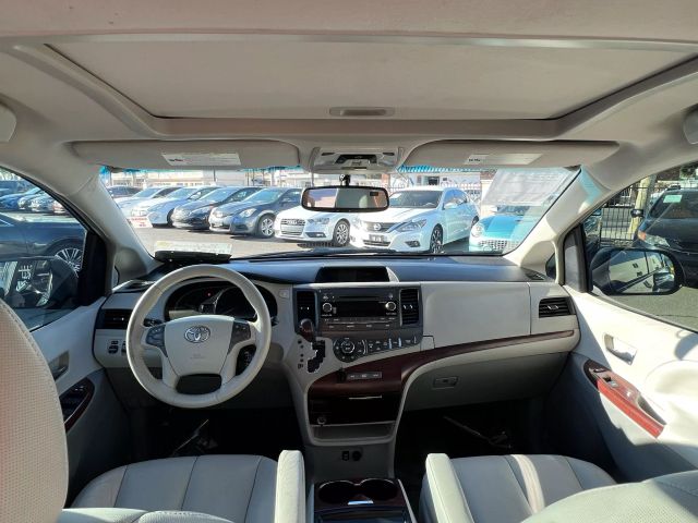 2013 TOYOTA SIENNA XLE MINIVAN 4D