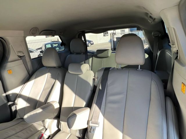 2013 TOYOTA SIENNA XLE MINIVAN 4D
