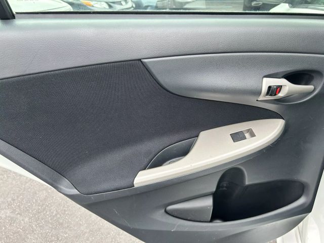2013 Toyota Corolla S Sedan 4d - Image 30