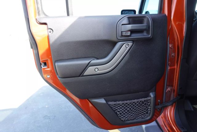 2014 Jeep Wrangler - Image 10
