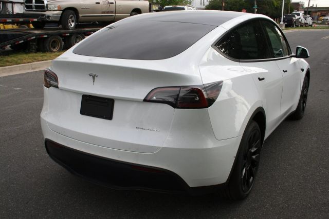2022 Tesla Model Y - Image 10