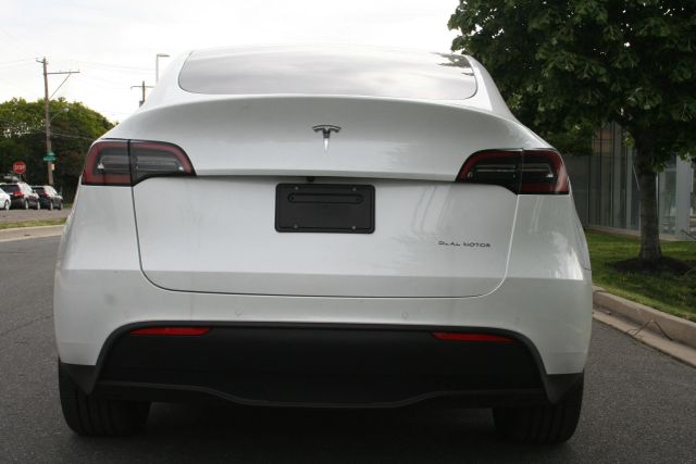 2022 Tesla Model Y - Image 11