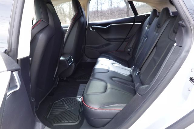 2013 Tesla Model S - Image 11