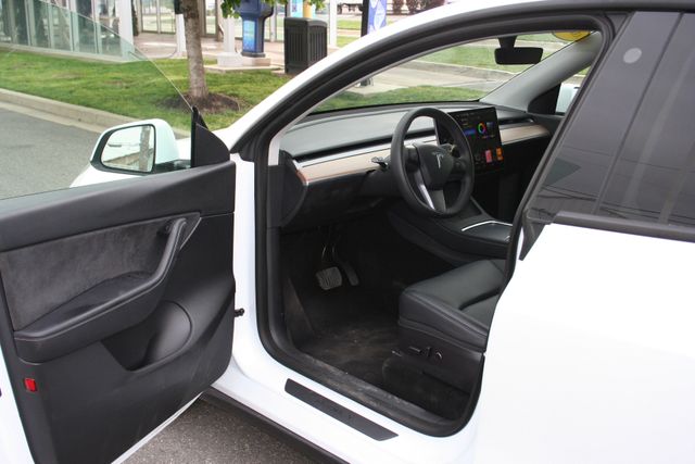 2022 Tesla Model Y - Image 29