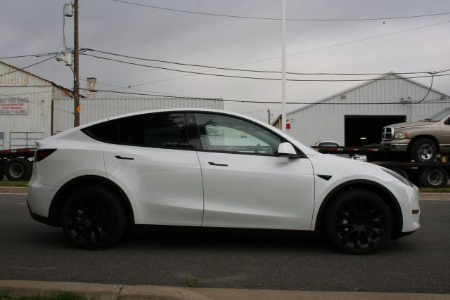 2022 Tesla Model Y - Image 7