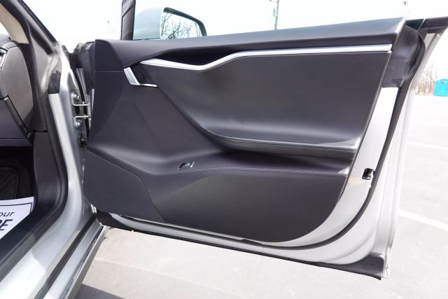 2013 Tesla Model S - Image 12