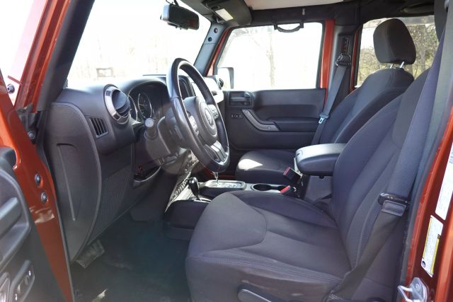 2014 Jeep Wrangler - Image 9