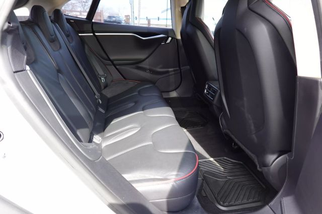 2013 Tesla Model S - Image 15