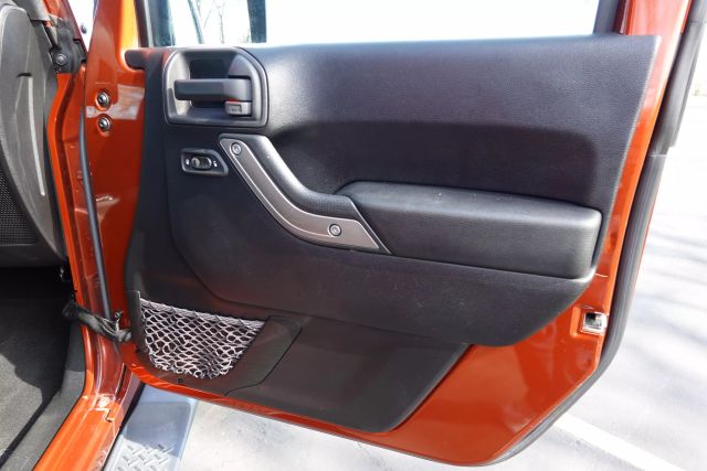 2014 Jeep Wrangler - Image 12