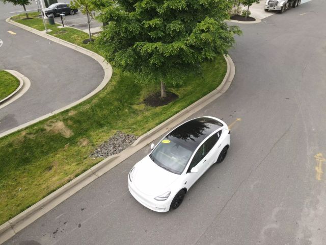 2022 Tesla Model Y - Image 17