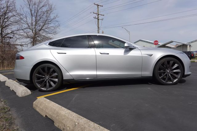 2013 Tesla Model S - Image 4