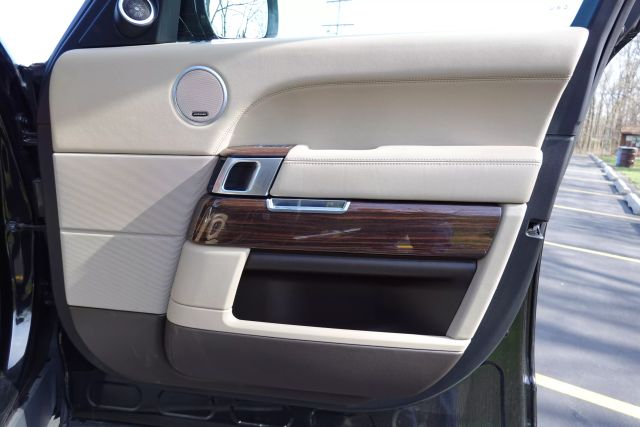 2016 Land Rover Range Rover - Image 12