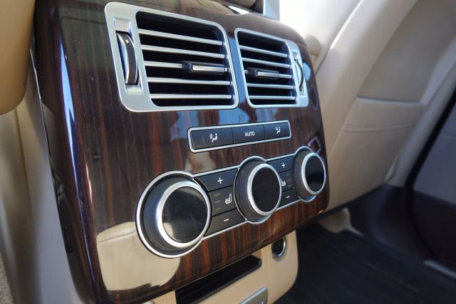 2016 Land Rover Range Rover - Image 18