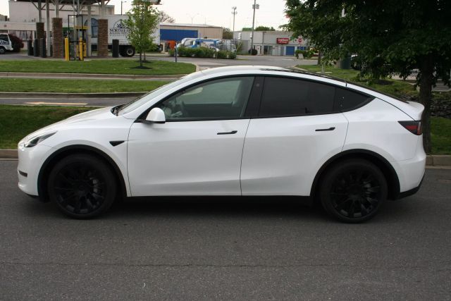 2022 Tesla Model Y - Image 16