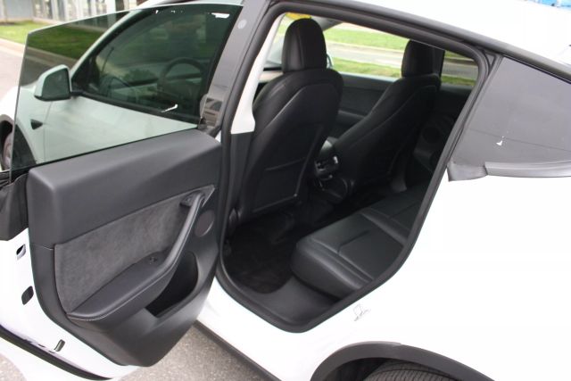 2022 Tesla Model Y - Image 38