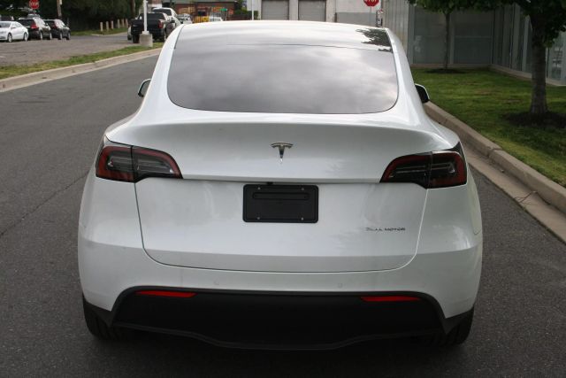 2022 Tesla Model Y - Image 12