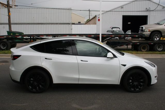 2022 Tesla Model Y - Image 8