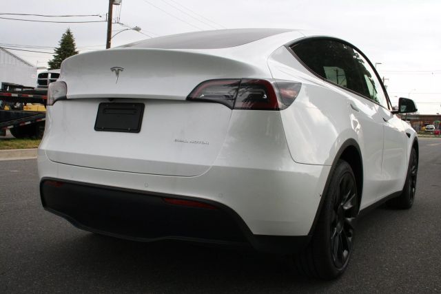 2022 Tesla Model Y - Image 9