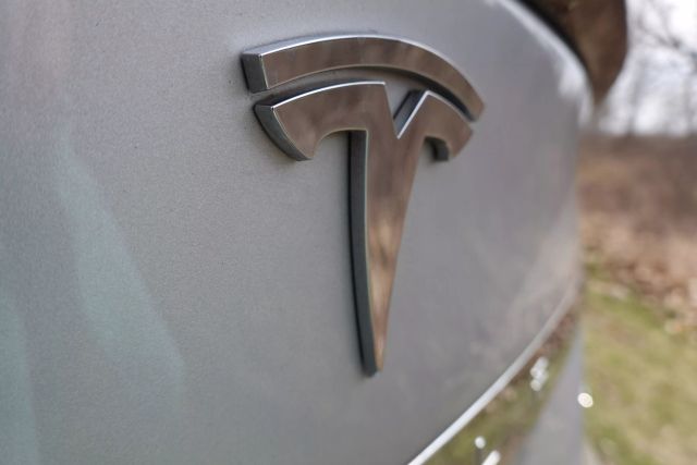 2013 Tesla Model S - Image 19
