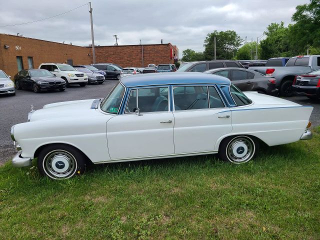 1967 Mercedes 200d - Image 4