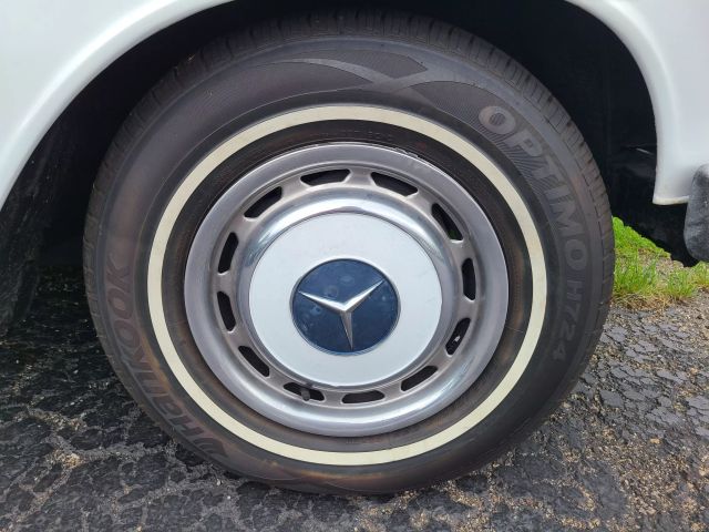 1967 Mercedes 200d - Image 10
